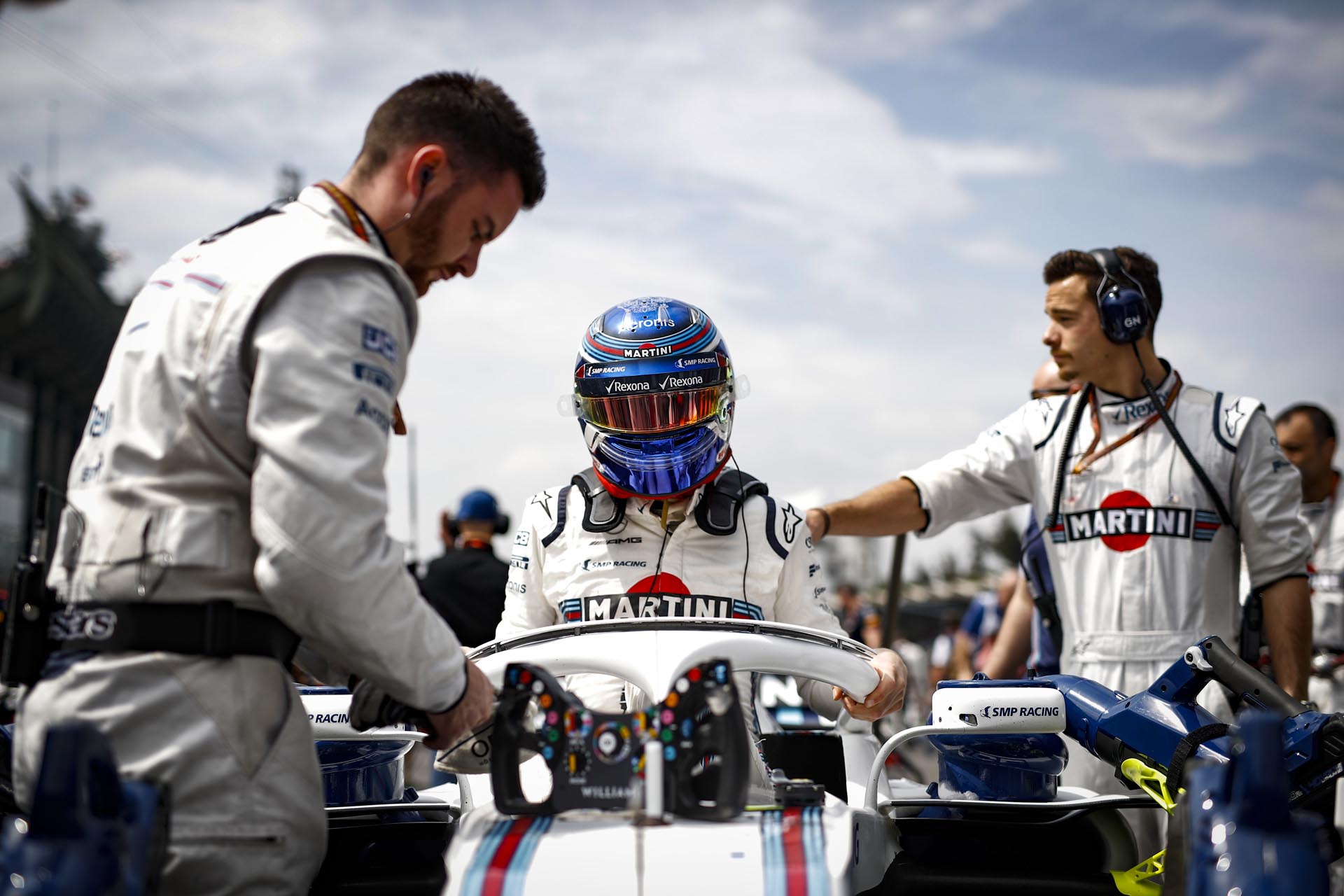 В воскресенье на автодроме имени братьев Родригес в Мехико состоялся Гран-при Мексики, девятнадцатый этап чемпионата мира Формула 1. Пилот программы SMP Racing, гонщик команды Williams Martini Racing Сергей Сироткин занял в гонке 13-е место.