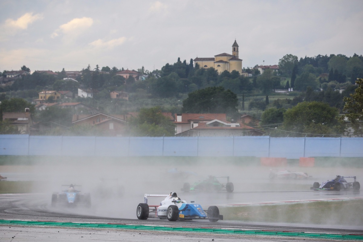 Михаэль Белов_SMP Racing_2 этап итальянскои Формулы 4.jpeg