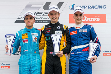 Александр Смоляр завоевал поул и две бронзы этапа SMP F4 NEZ в Сочи