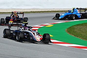 Александр Смоляр – одиннадцатый в третьей гонке Формулы 3 в Испании