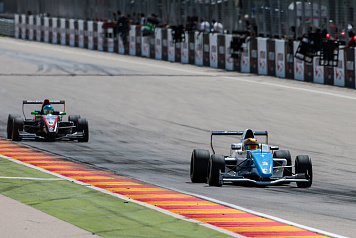 В Испании завершились первые этапы сезона Formula V8 3,5 и Eurocup Formula Renault 2,0