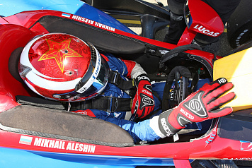 Алёшин 11-й в финальной гонке IndyCar в Сономе