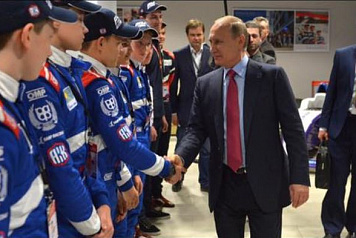 Президент России лично поздравил наших пилотов