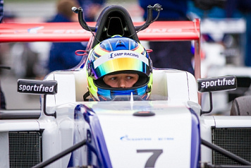 Никита Троицкий одержал победу в третьей гонке первого этапа SMP F4 Championship