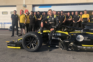 Сергей Сироткин протестировал шины Формулы 1 для автомобиля 2021 года