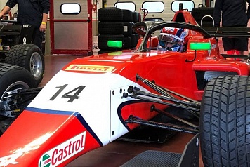 Как прогреть шины зимним итальянским утром:  Кирилл Смаль провел тесты Формулы Regional в Муджелло