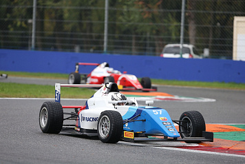 Михаэль Белов стал четвертым по итогам сезона итальянской Формулы 4