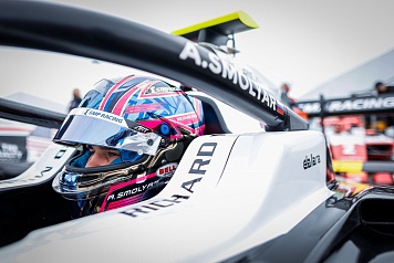 Формула 3: Александр Смоляр после прокола закончил первую гонку в Сочи на 22-м месте