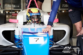 Кирилл Смаль – серебряный призер гонки четвертого этапа Формулы 4 ОАЭ