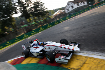 Исаакян финишировал восьмым в первой гонке этапа GP3 Series